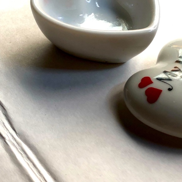 Vintage Glass Heart shaped Trinket Box says “My Heart Glows For You” - Picture 9 of 11